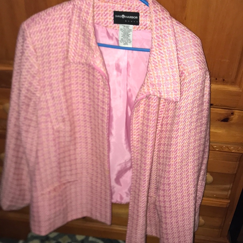 Sag harbor suit jacket with some loose threads. It has a zipper.